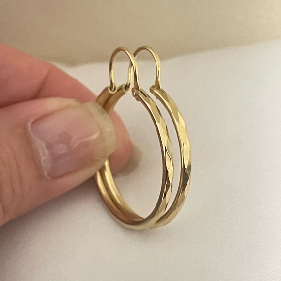 18k Gold Filled Small Diamond Cut Hoop Earrings - Picture 3 of 8